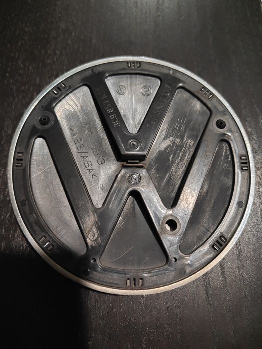 Símbolo vw mala traseira