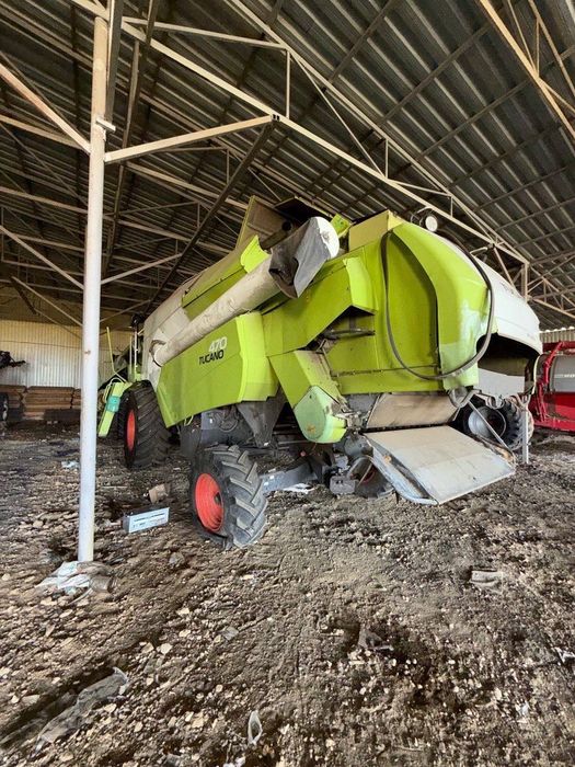 Комбайн CLAAS Tucano 470 з жаткою Vario V750 та візком