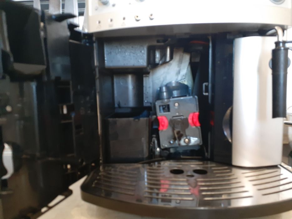 Кавомашина Delonghi ESAM  і рожкова