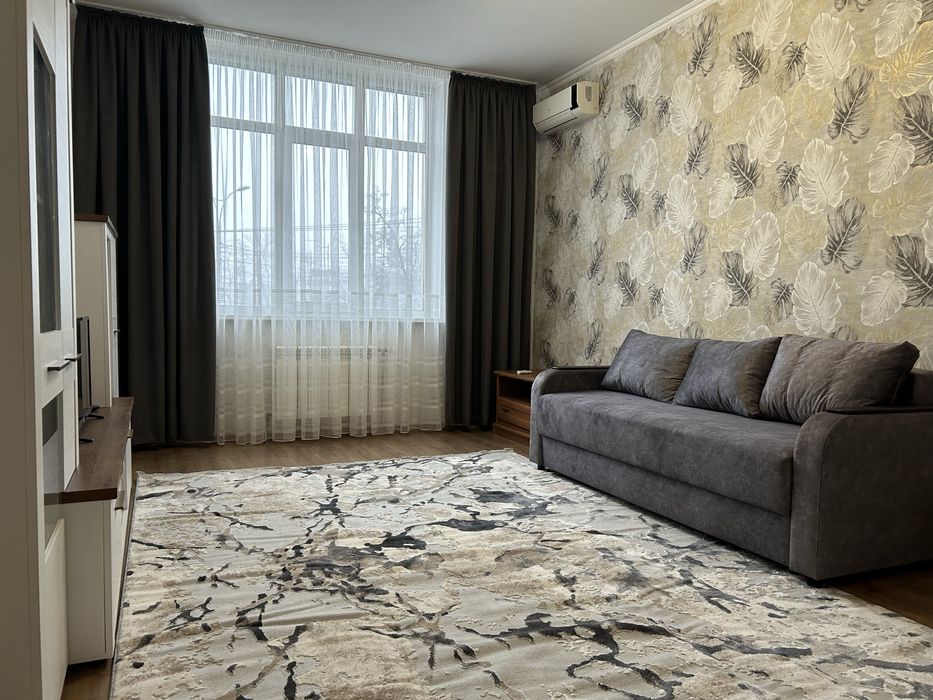 Здається тепла однокімнатна квартира ! метро Чернігівська!