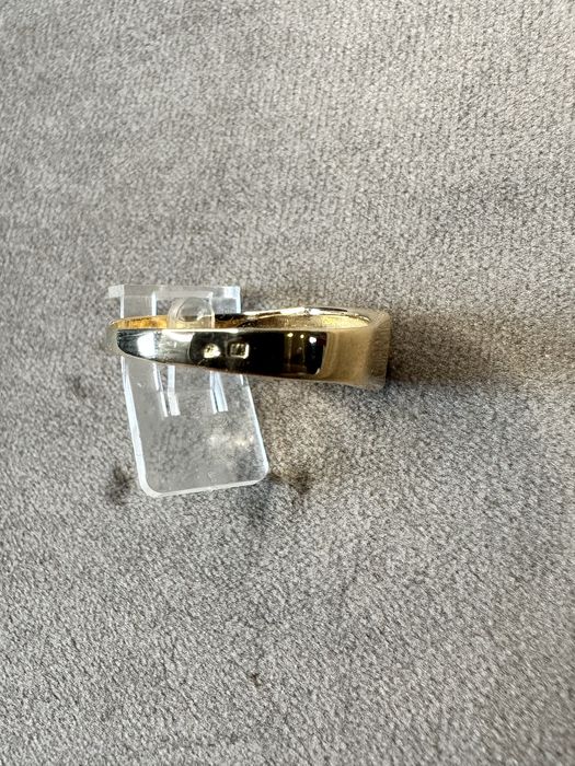 Anel em ouro com zirconea