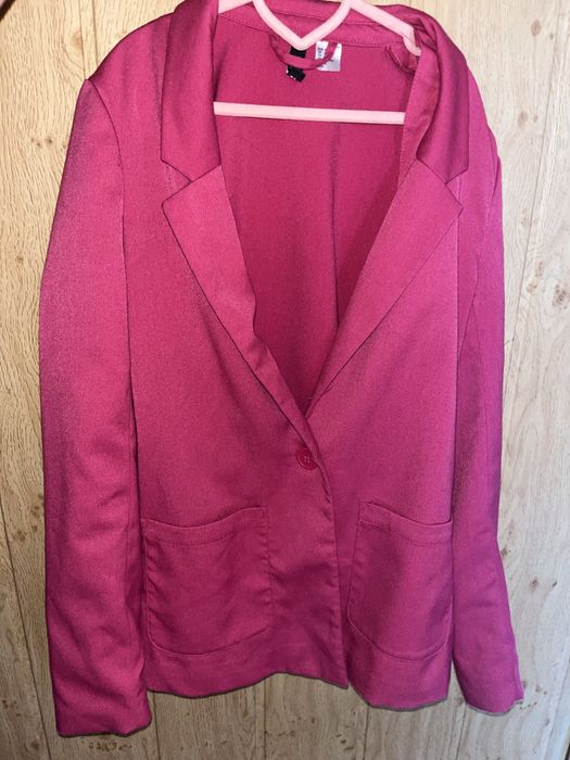 Стильний рожевий піджак