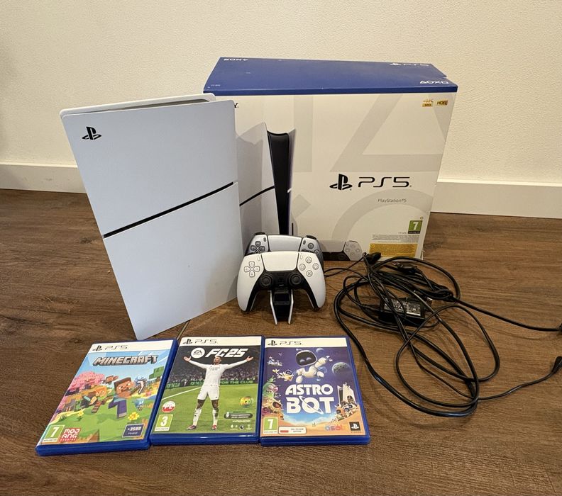 konsola ps5 z padami