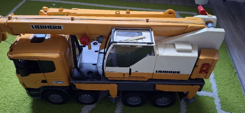 Bruder 03571 Ciężarówka Scania Super 560R z żurawiem Liebherr