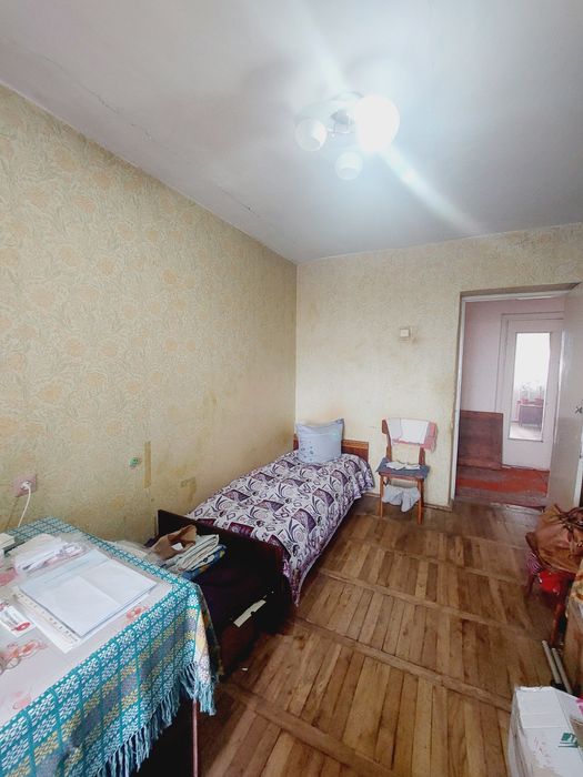 Продаж чотирьохкімнатної квартири.