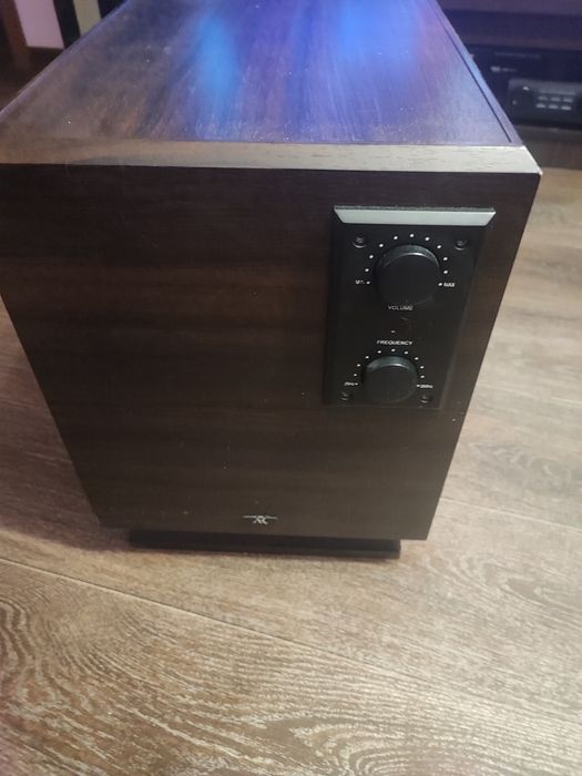 Активний сабвуфер Акустік Кінгдом