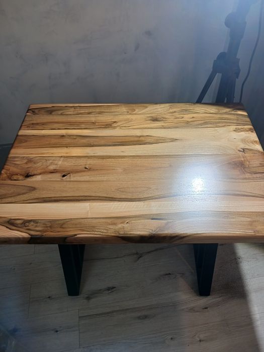 Столи из ебокситной смоли