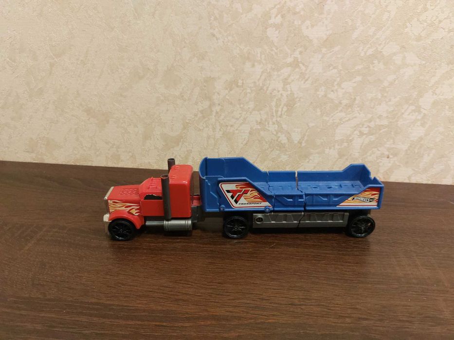 Машинка-трансформер Hot Weels