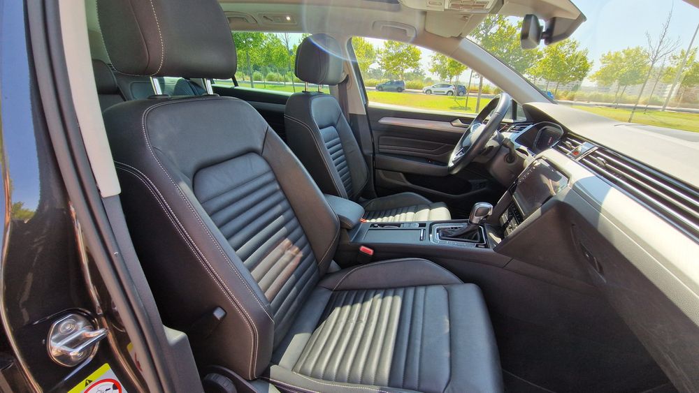 VW Passat Variant PHEV GTE 2021 com 56000km em excelente estado. IVA dedutível.