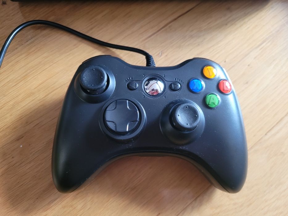 Konsola Xbox 360e 500gb + 7 gier, kinect