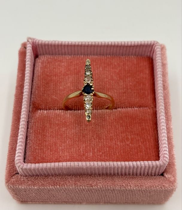 Złoty pierścionek z szafirem i diamentami