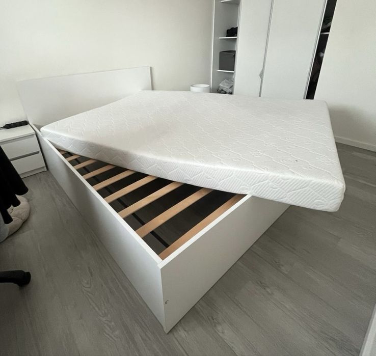 Białe łóżko 140x200