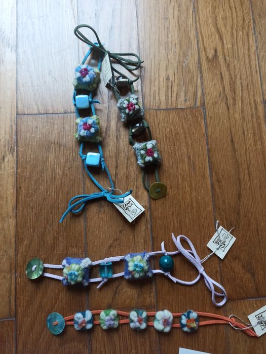 Artesanato em feltro! Pulseiras, brincos, porta chaves
