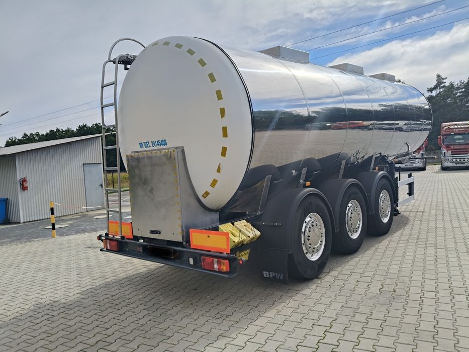 Cysterna spozywcza schrader lekka