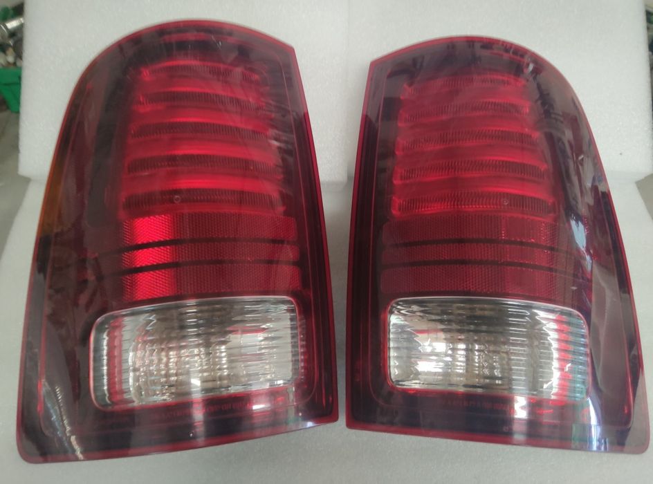 Ram 1500 lampy tył LED komplet