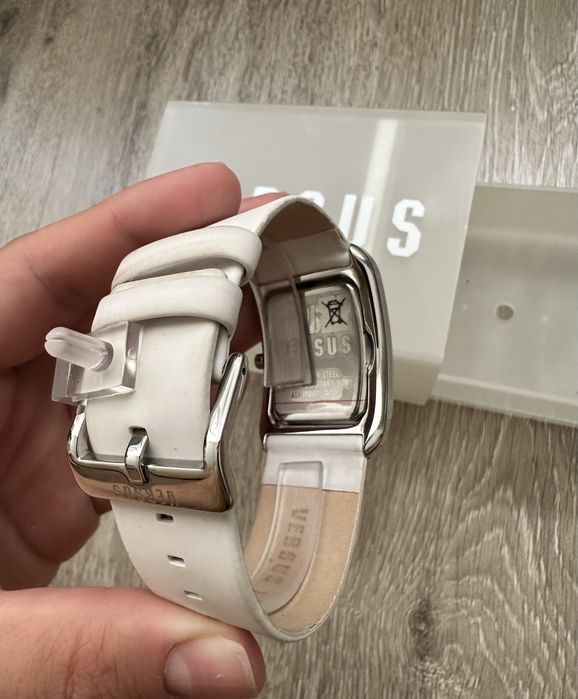 Жіночій Годинник Versus