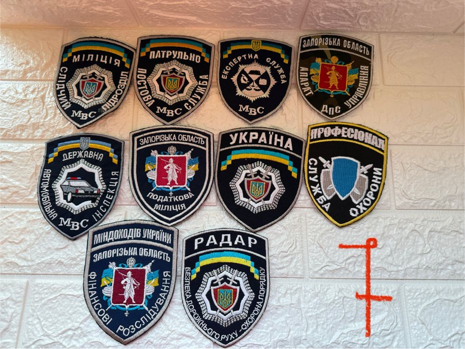 Шеврони лотами  продам.