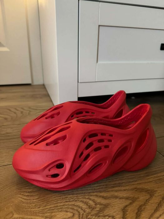 Yeezy Foam Runner Czerwone – US 8 – Nowe