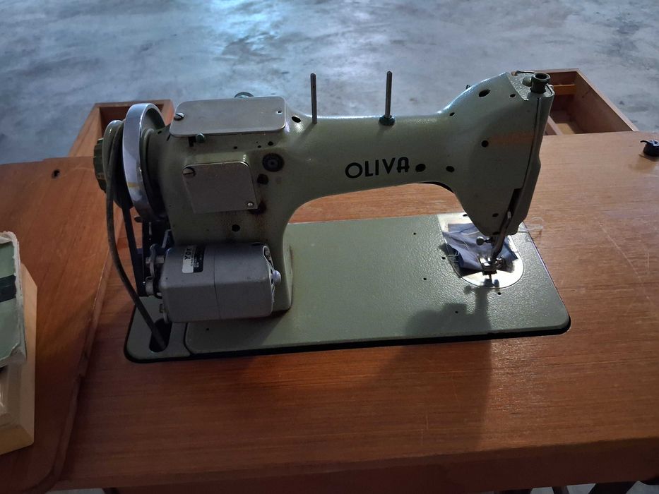 Máquina de costura Oliva