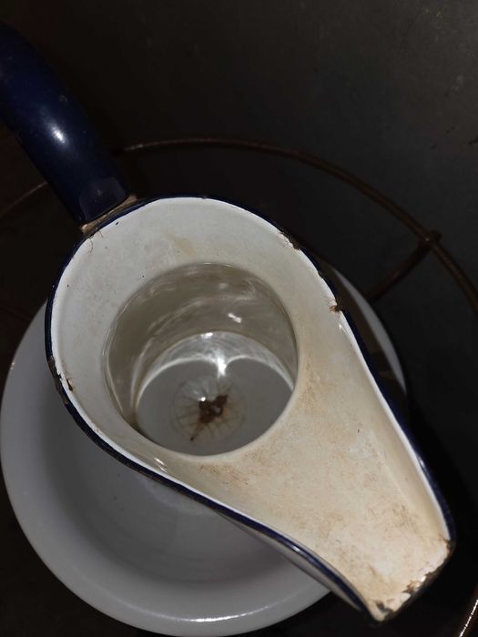 Antiguidade - Lavatório antigo em cerâmica com suporte