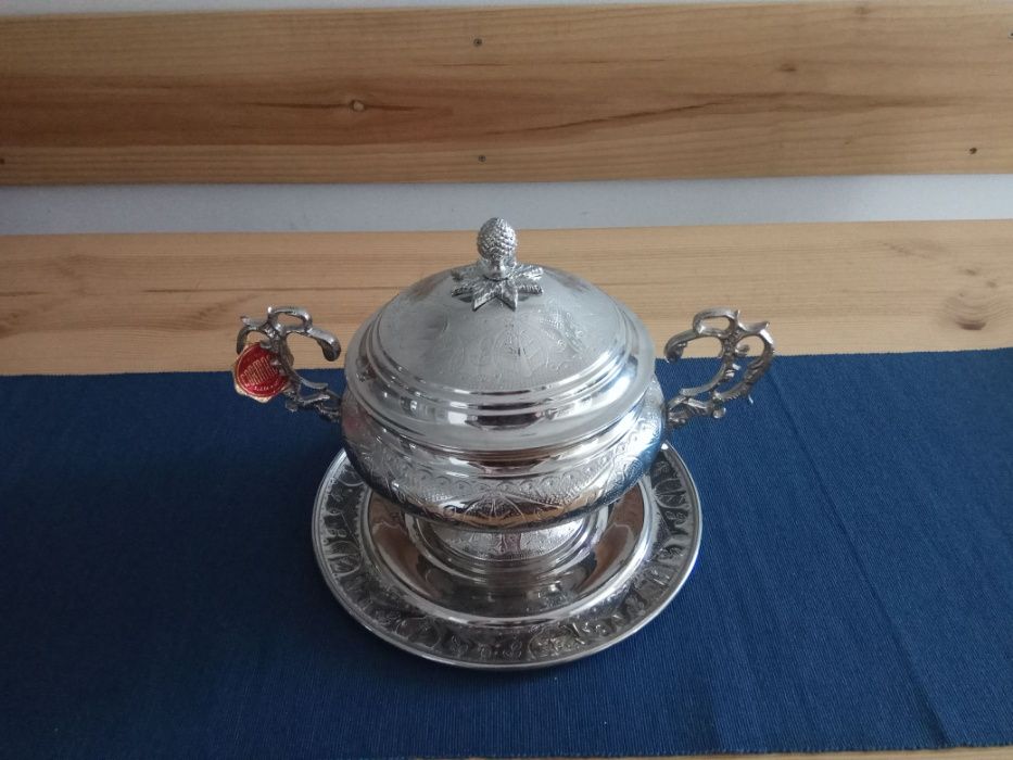 Terrina bastante bonita64740407682051120