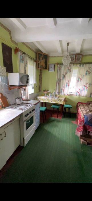 Будинок хата в селі