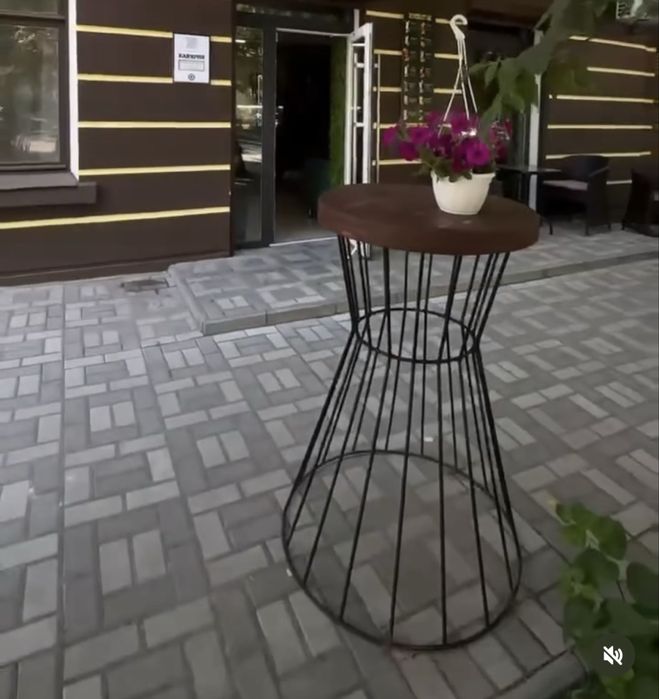 Барный уличный стол