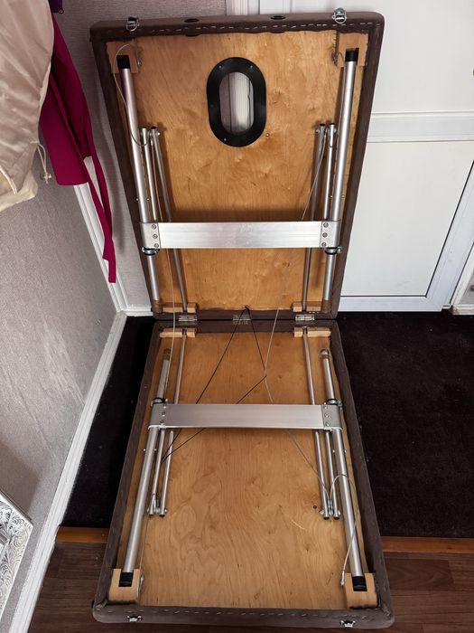 Кушетка для масажу чи лешмейкерів(велика і дуже стійка)