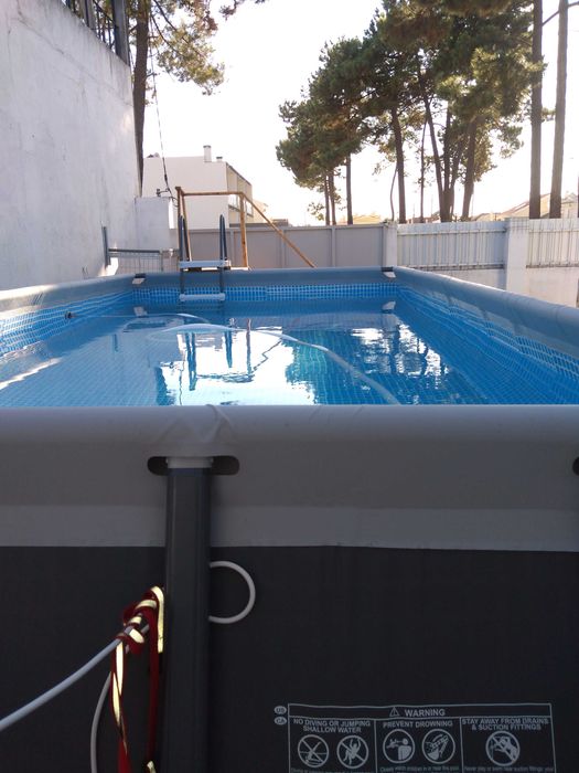 Piscina retangular INTEX XTR Frame 5,49 com todos os acessórios