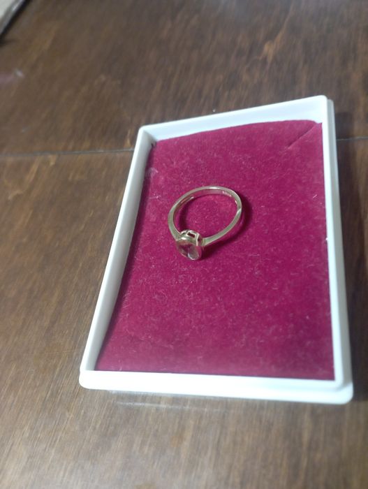 Sprzedam piękny złoty pierścionek