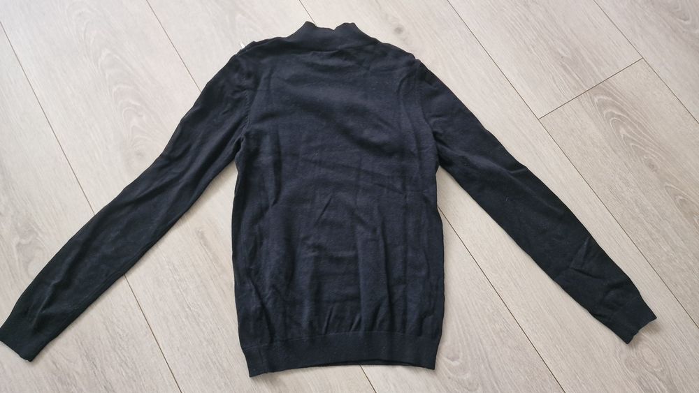 Czarny sweter Mohito