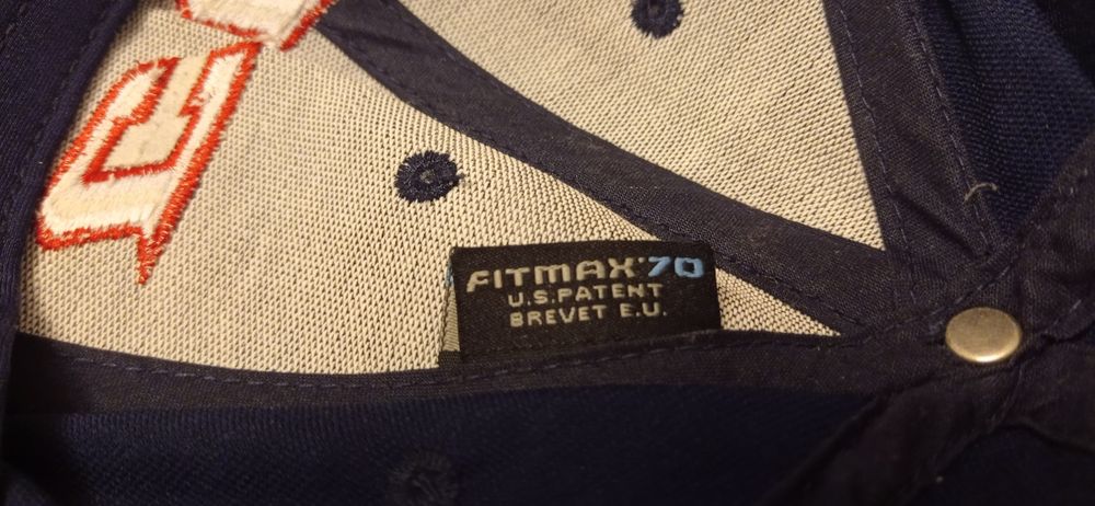 Czapka z daszkiem - 25 zł