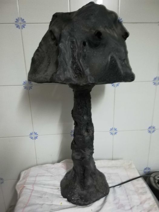 Candeeiro bonito pedras vulcânicas.