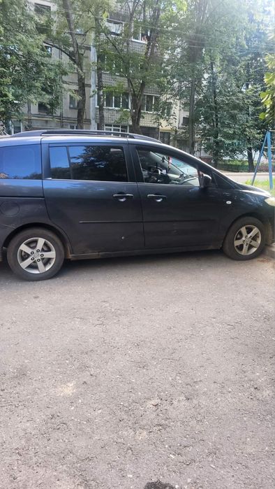 Mazda 5 мінівен