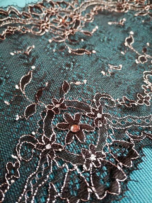 Нарядне плаття з мереживом