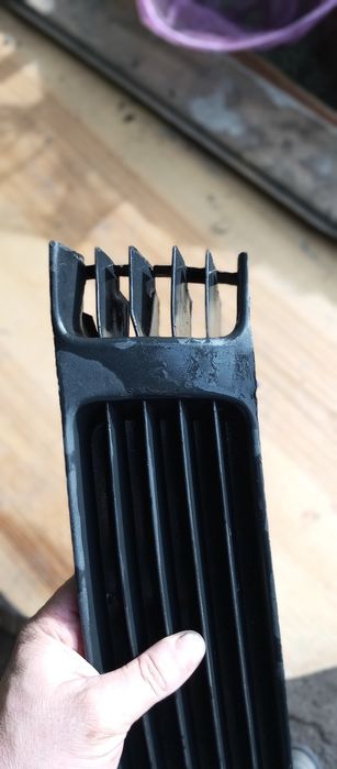 Решітка в бампер Volkswagen B5(Права).3B0853678