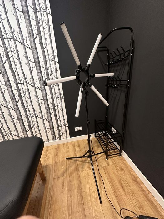 Lampa LED na statywie – regulowana