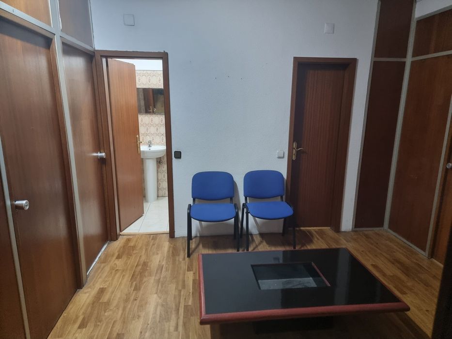 Alugo escritório atrás  da câmara  de viseu