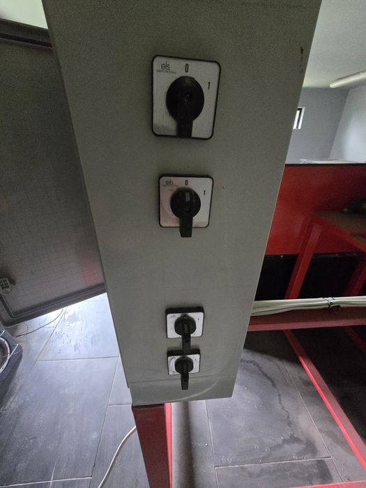 Wielopiła do cegły z taśmociągiem