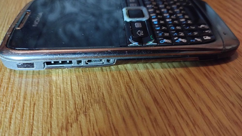 Телефон-комунікатор Nokia E71-1 оригінал