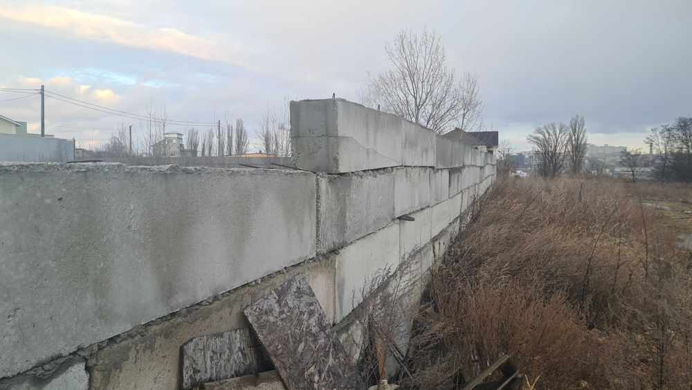 Блоки фундаментные б/у и н, плиты перекрытия, дорожные плиты, кирпич