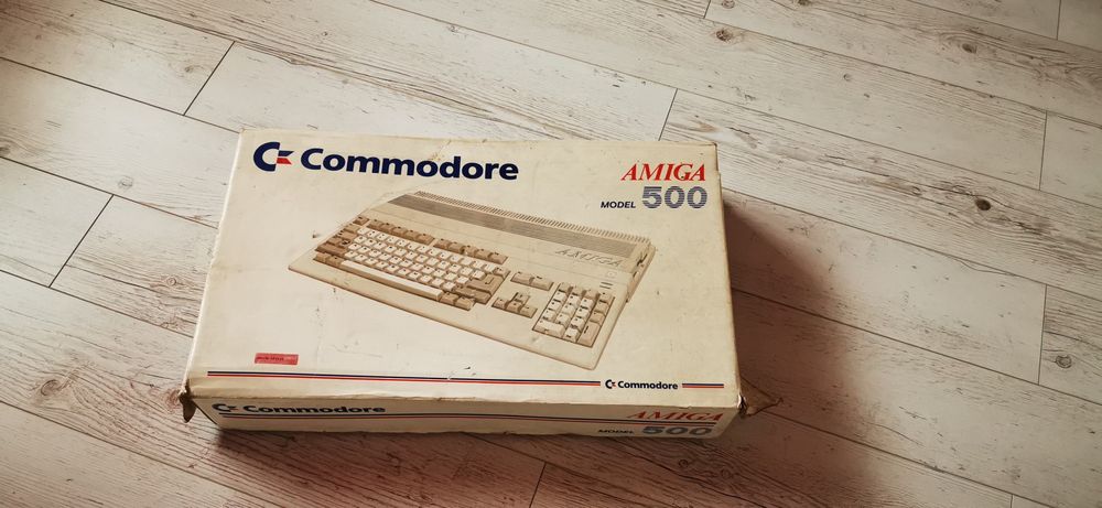 Nowe Commodore Amiga A500  RAM 1MB
a 
Nigdy nieotwieran
