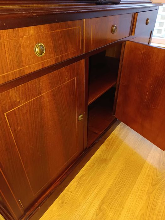 Móvel de estilo, estante com vitrine