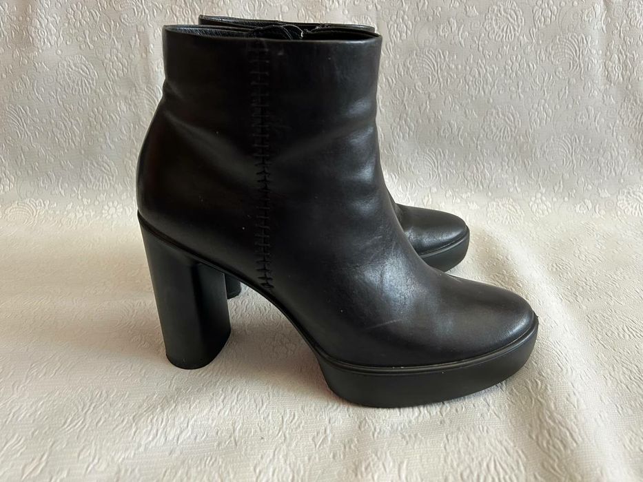 Жіночі шкіряні ботильйони Ecco Shape Sculpted Motion 39 р