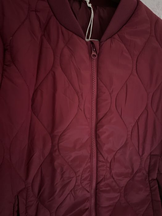 Жіночій куртка-бомбер на осінь