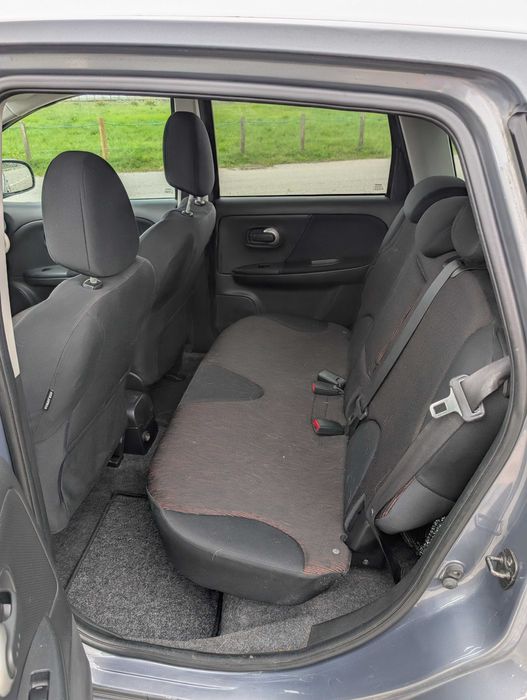 Nissan Note 2010 - Gasolina - Muitos Extras