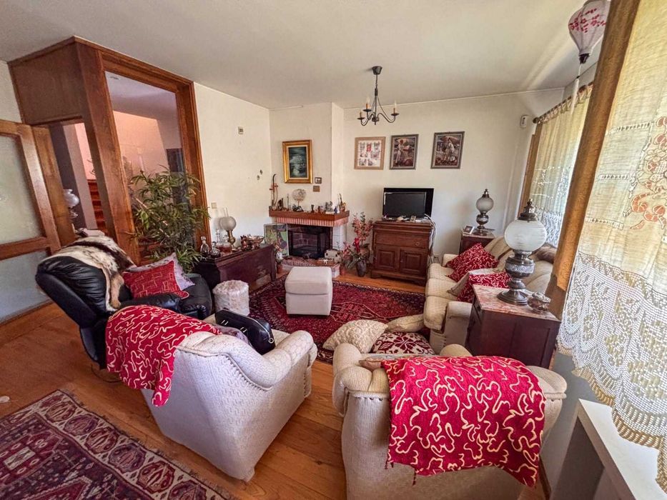 2 sofás individuais e um sofá cama de 3 lugares