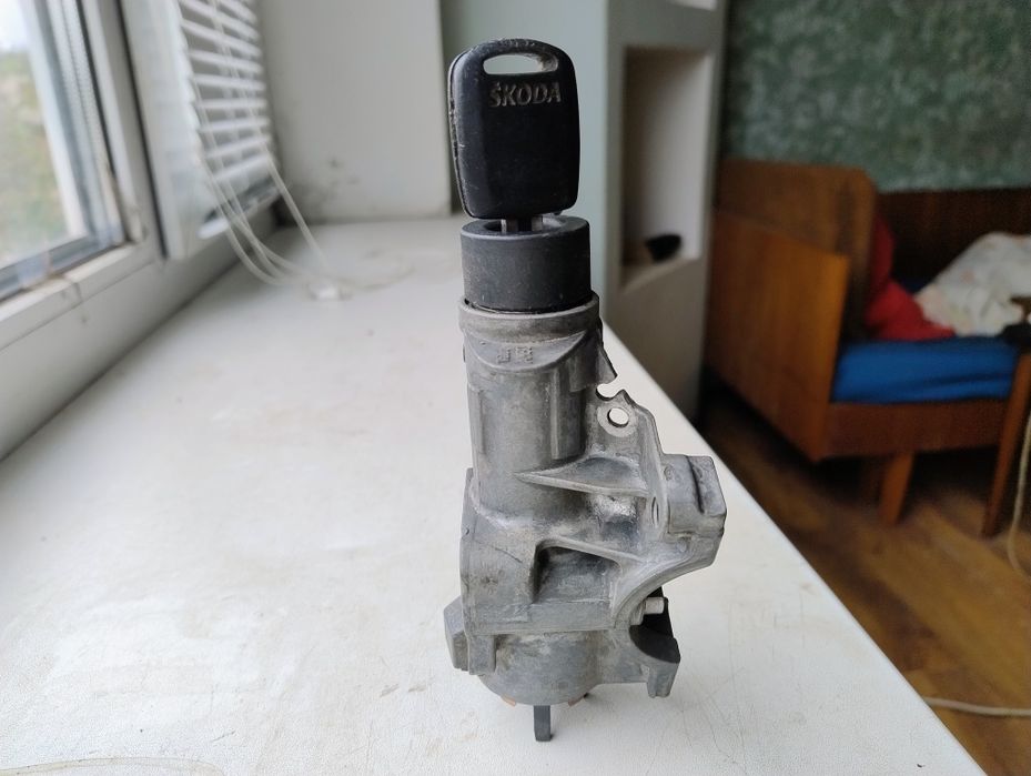 Замок зажиганія  на шкоду