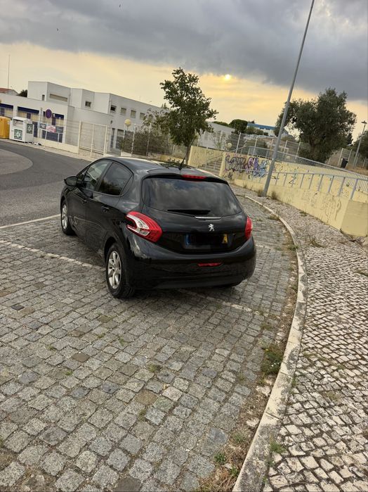 Peugeot 208 HDi 1400 do ano 2015