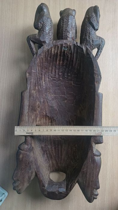 Маска. З дерева, велика,